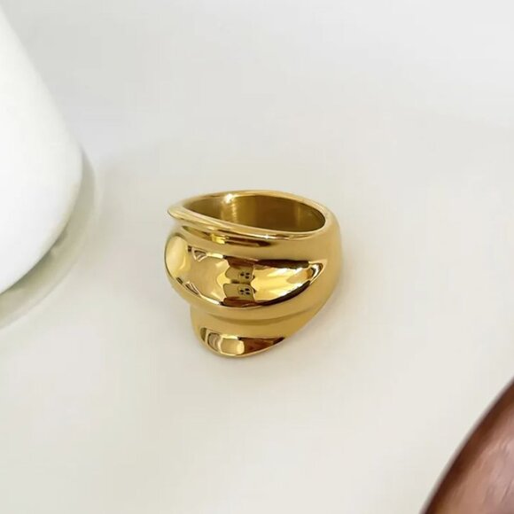 Modern Sculptural Wavy Ring | Available in Gold OR Silver Color | Size 8 OR 9 - Picture 2 of 4